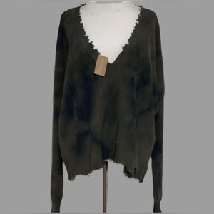 VESTIQUE 🆕 Gothcore distressed top. Size Large.